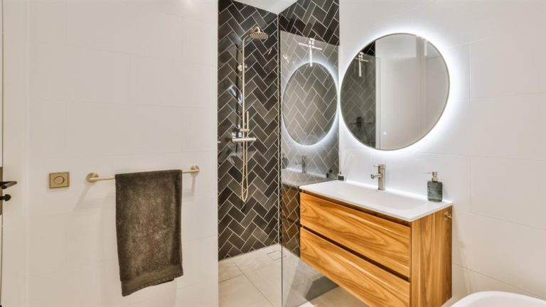 3 Things You Should Consider When Selecting A Bathroom Mirror Frame