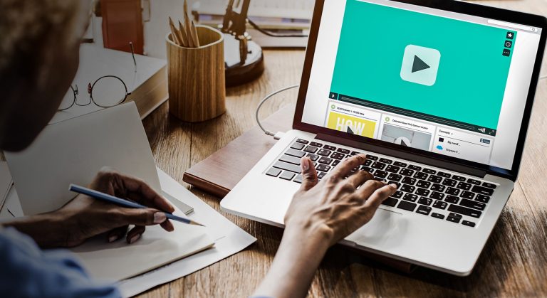 The Digital Compass: Navigating Customer Reviews to Find a Reliable Moving Company