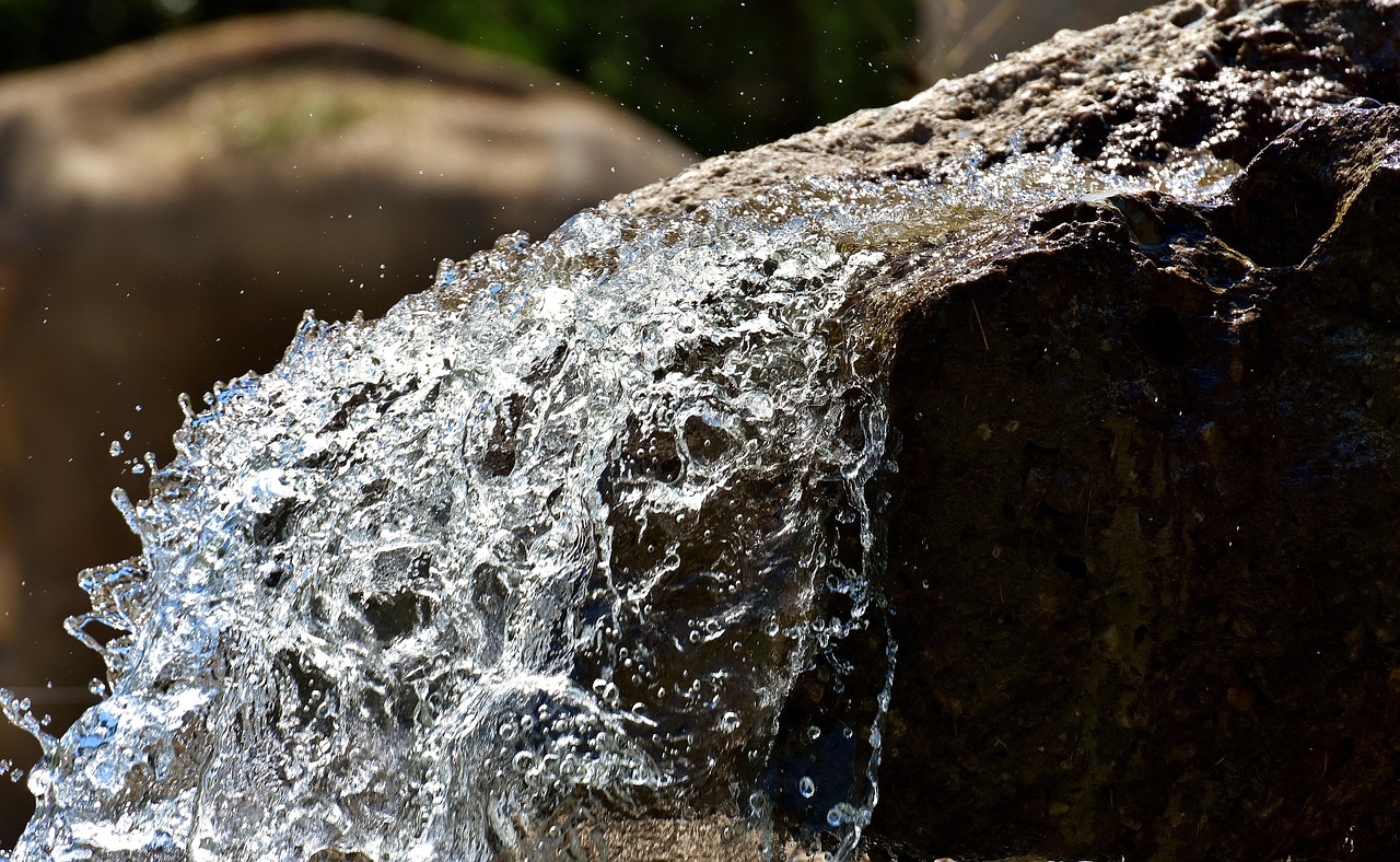 Water, flow, wet — Top Reasons to Choose a Viking Grill for Your Outdoor Kitchen